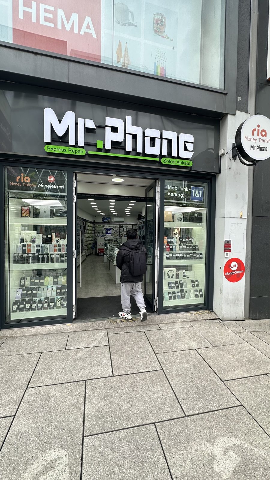 Außenansicht des Handy Shops Mr. Phone auf der Zeil in Frankfurt am Main